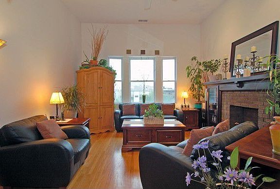 3rd image of 851 W Leland Ave #3W