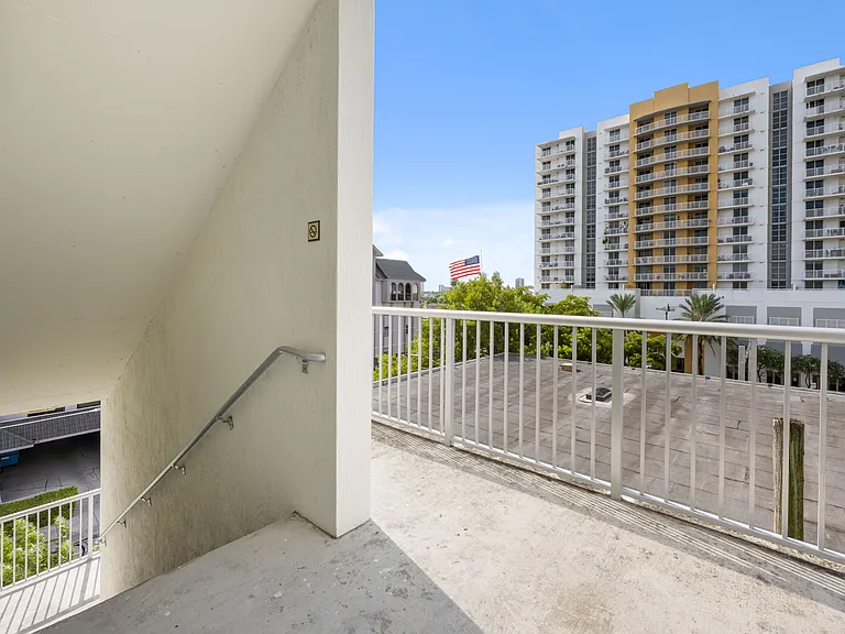 900 SW 7th St #505 — Photo 29