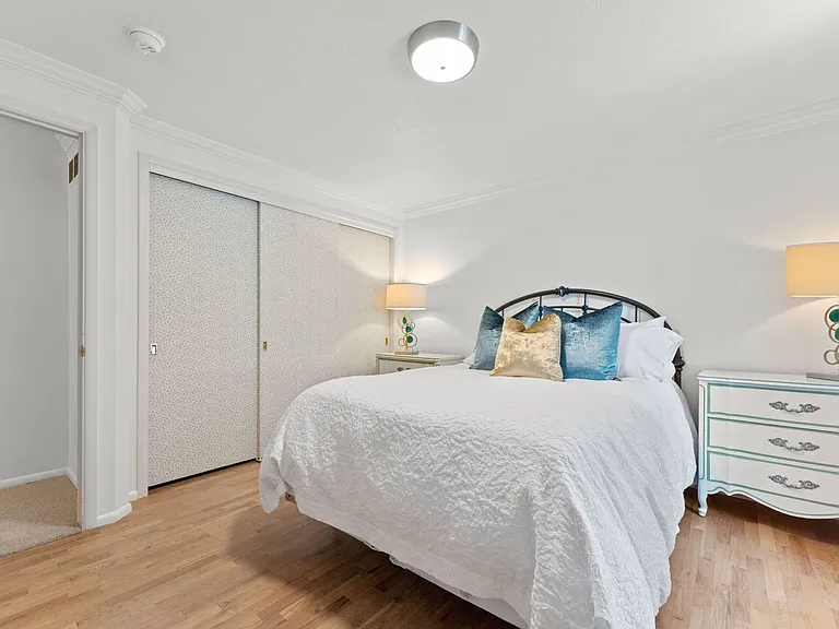 990 W Parkhill Dr — Photo 57