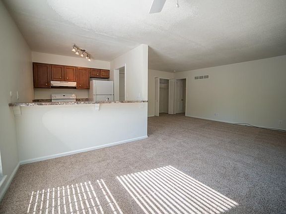 5th image of 3724 Locust St #8rhazjvrs