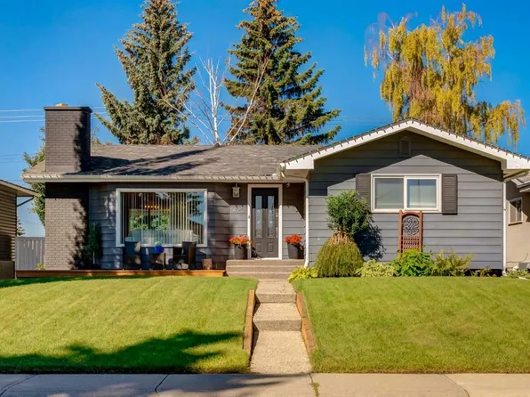 425 E Woodland Cres SE, Calgary, AB T2J 1J7