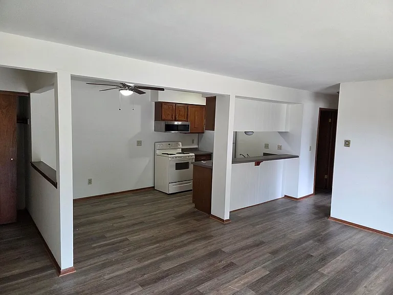 1385 Meadowcreek Dr — Photo 3
