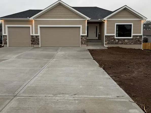 18699 E Bundschu Rd, Independence, MO 64056