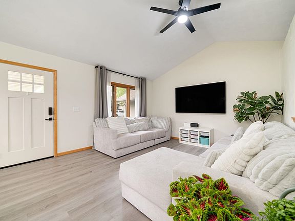 2nd image of 6642 Sawgrass Dr