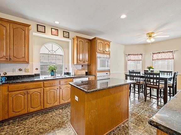 3rd image of 1603 Fairfax Dr
