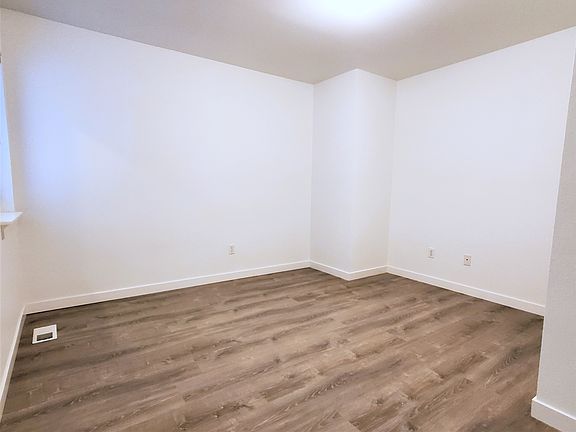 3rd image of 16810 32nd Ave E