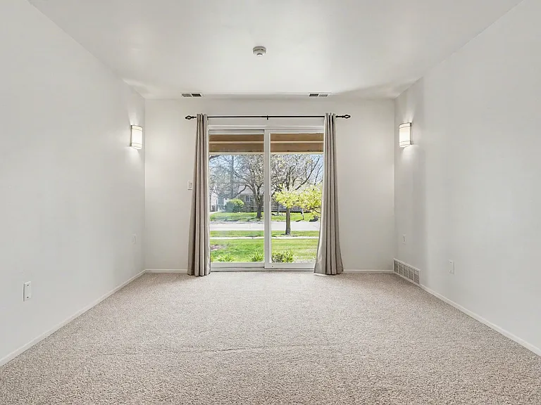 44413 Savery Dr — Photo 12