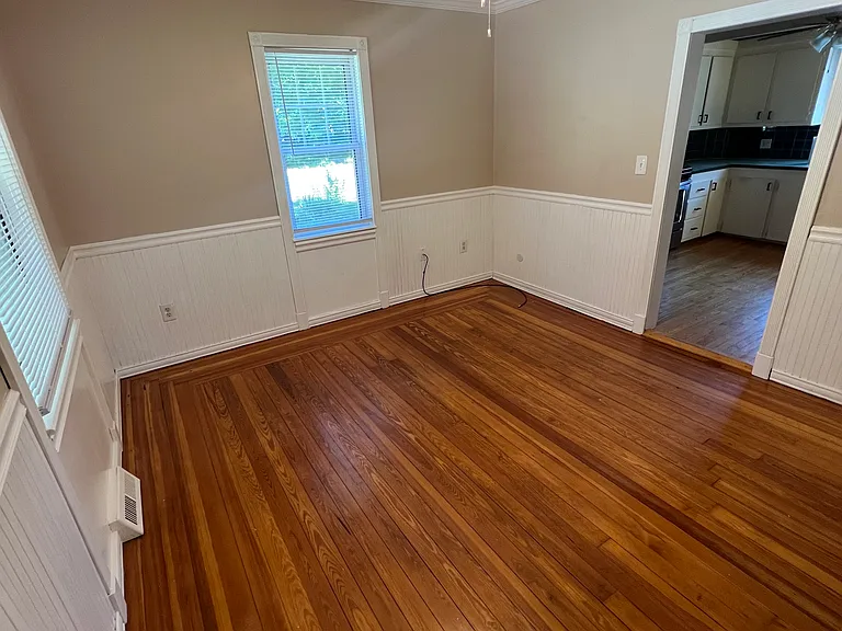 2494 Hartford Ave — Photo 7