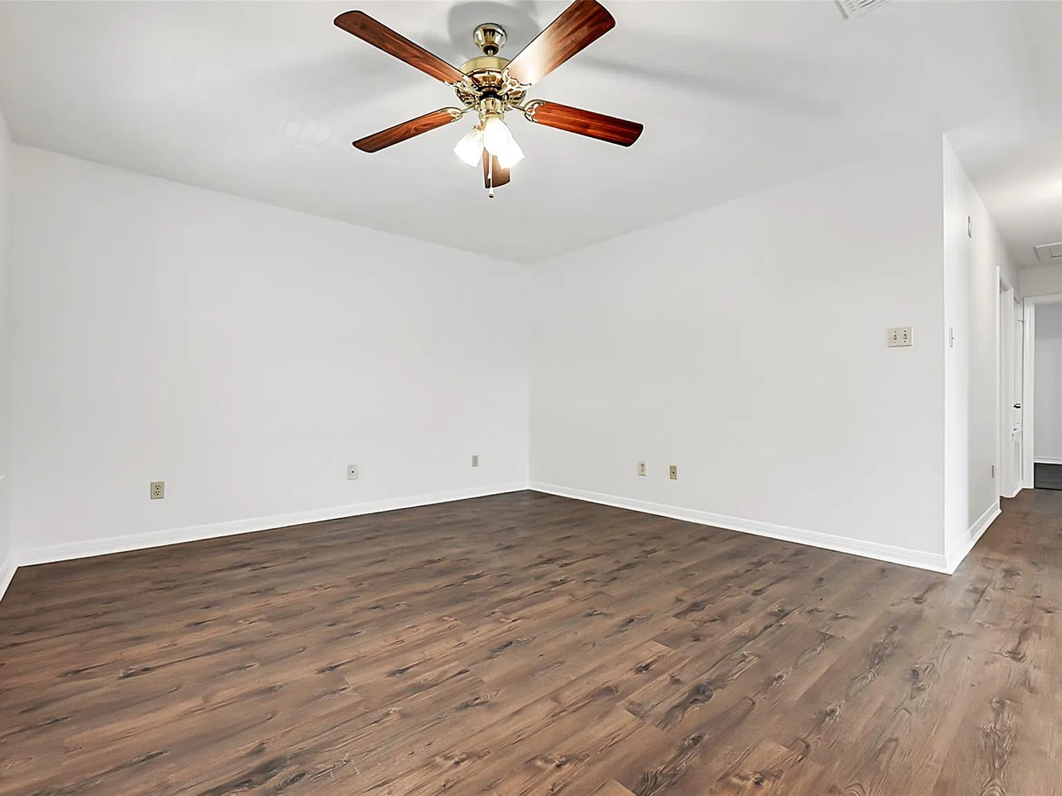 1201 Autumn Cir — Photo 4