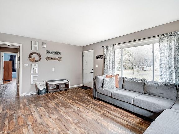 4th image of 1004 Blossom Dr