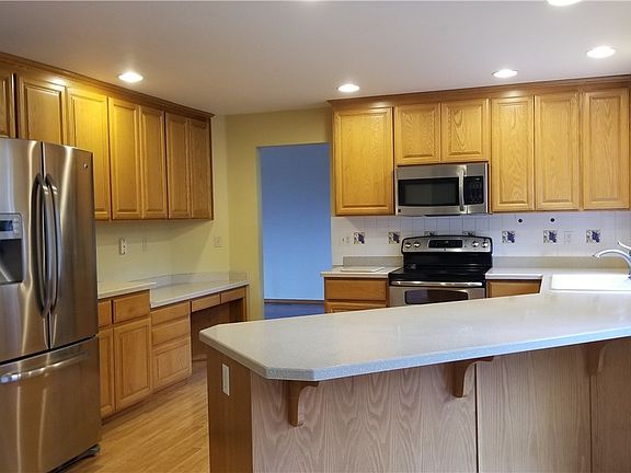 4th image of 641 Calistoga St SE