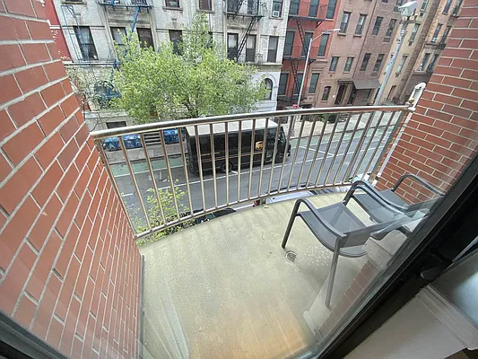 Rented by J PRESTON AND ASSOCIATES INC | media 18