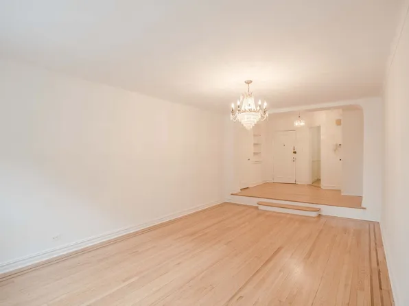 1615 Avenue I image 1 of 14