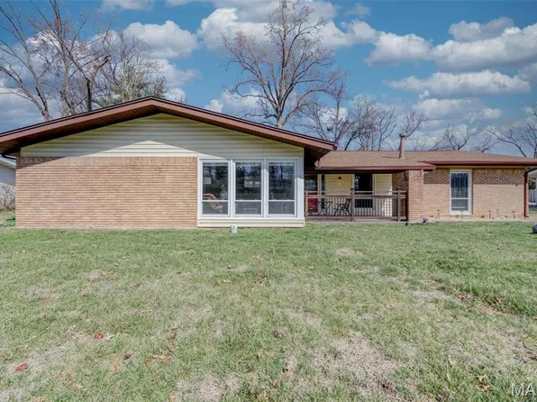 12543 Merrick Dr, Saint Louis, MO 63146