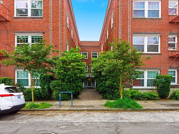 2nd image of 1509 NE 10th Ave Unit 304