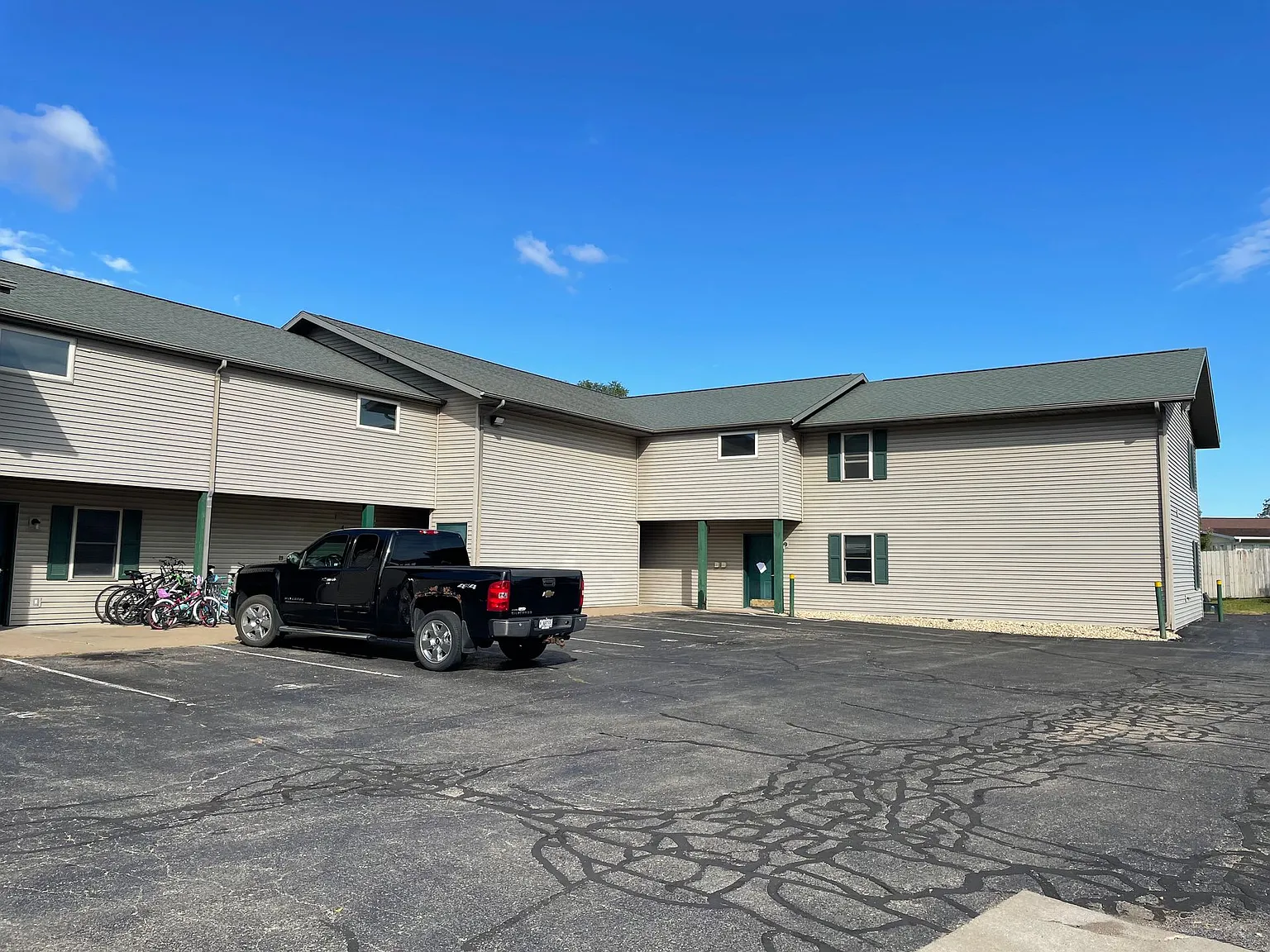 PIONEER RIDGE APARTMENTS — Photo 3