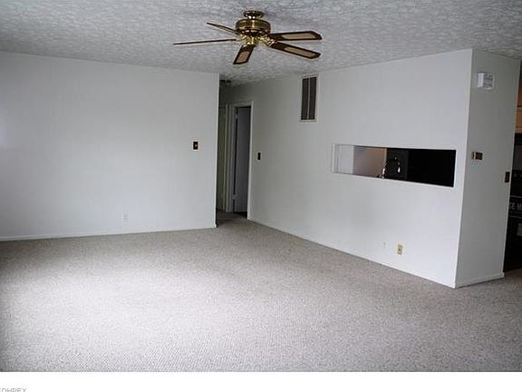 3rd image of 1146 Village Ln