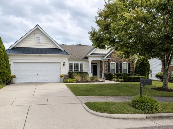 714 Arbor Brook Dr, Cary, NC 27519