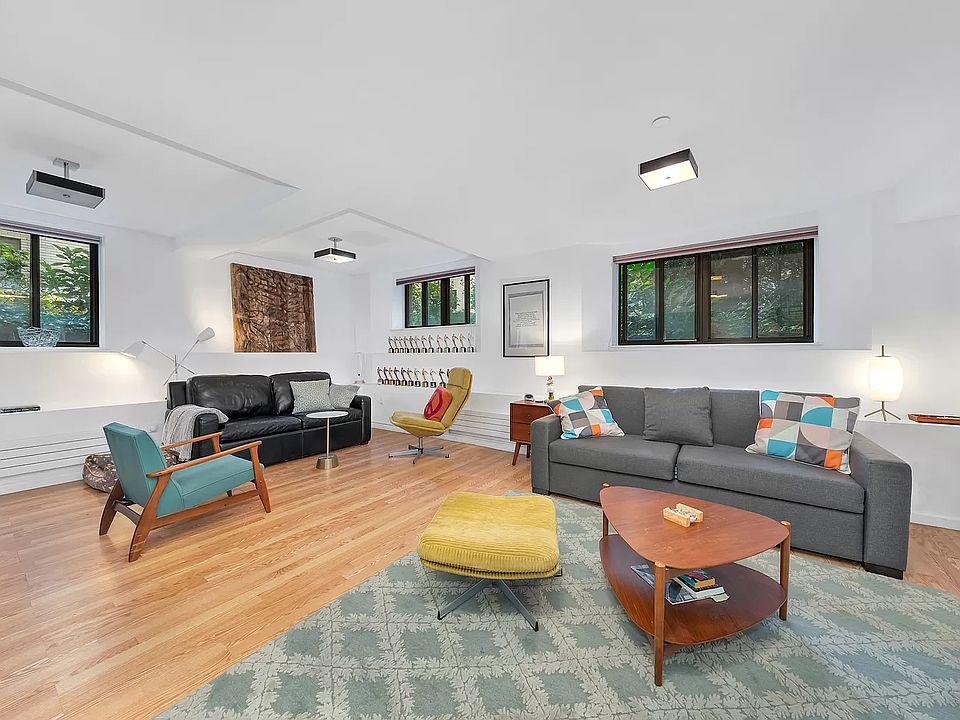 1st image of 250 W 24th St APT Gce