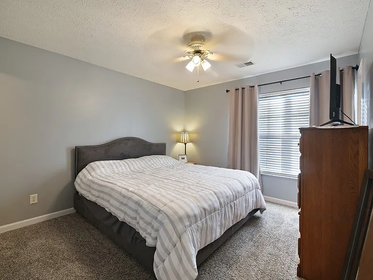 141 Shadow Glen Dr — Photo 6
