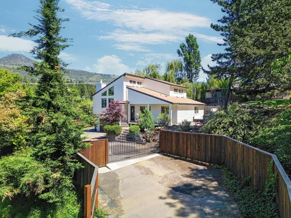 23 San Marcos Dr, Medford, OR 97504