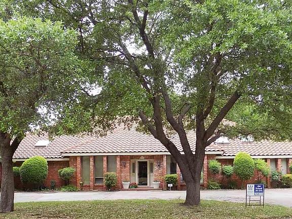 3rd image of 2316 Brook Hollow Dr