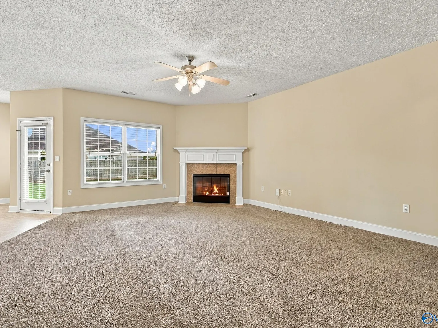 3 bed, 2.5 bath, 2321 sqft, $2,250 — Photo 2