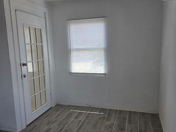 5th image of 922 Nimitz Dr APT B