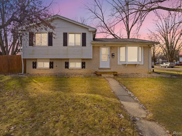 8712 Heather Dr, Ypsilanti, MI 48198