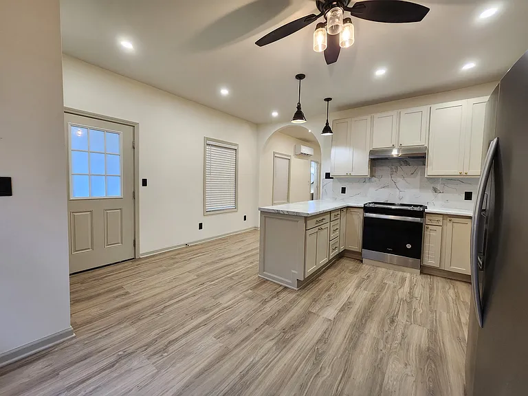 3505 Fairview St SW — Photo 10