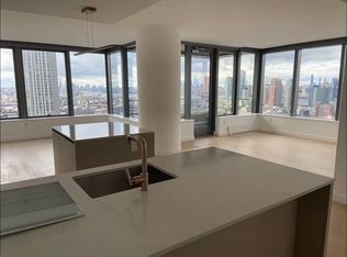 3 Court Sq #3011, Long Island City, NY 11101