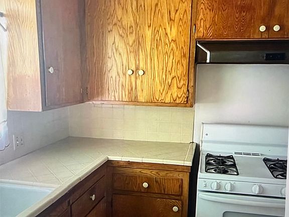 5th image of 289 S Oak St #287