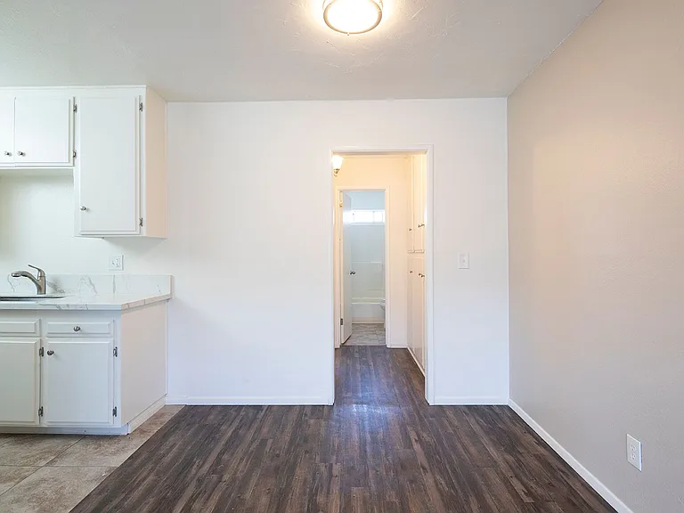 Pier View Apartments — Photo 6