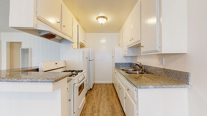 1st image of 1528 S Bundy Dr APT 4