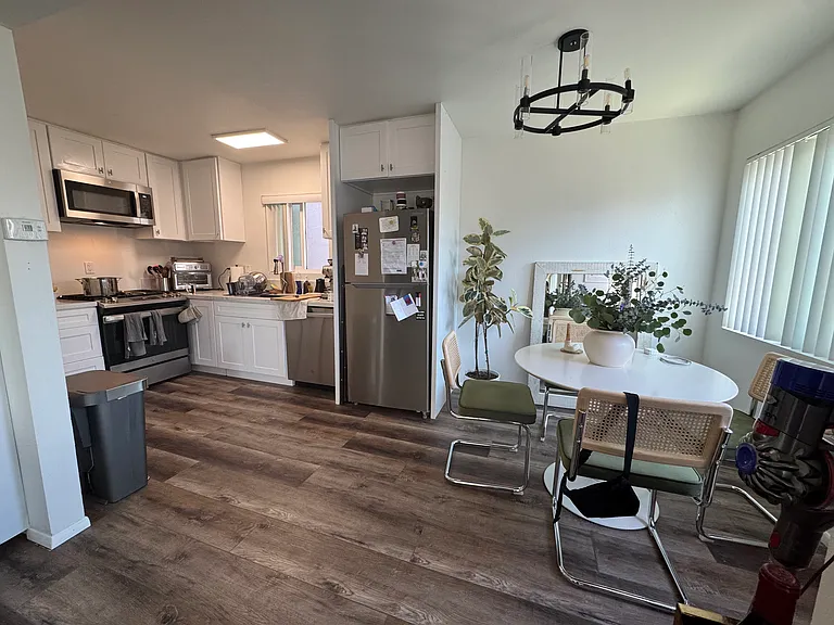 217 El Porto St — Photo 3