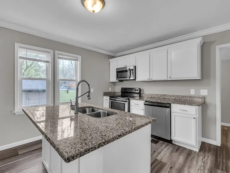 1031 Wilcox Dr — Photo 10