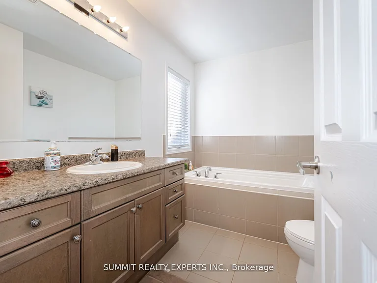39 Donomore Dr #UPPER — Photo 23