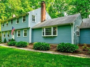 9 Weatherly Rd, Simsbury, CT 06070