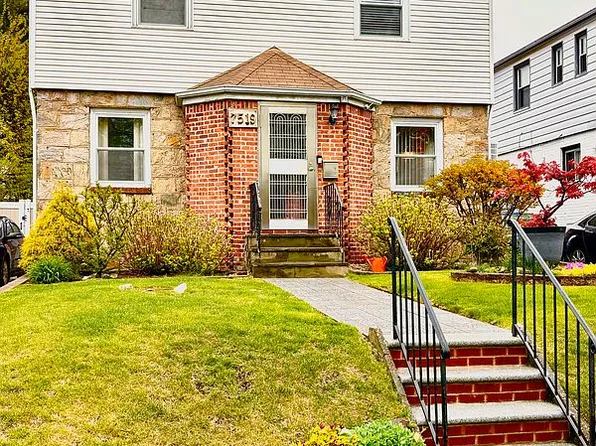 7519 188th St, Fresh Meadows, NY 11366