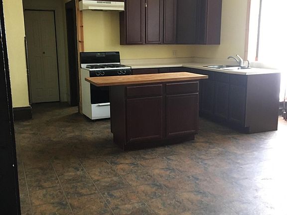 Eat-in kitchen