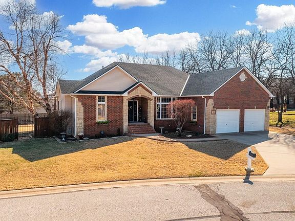 5th image of 30 Shadybrook Dr