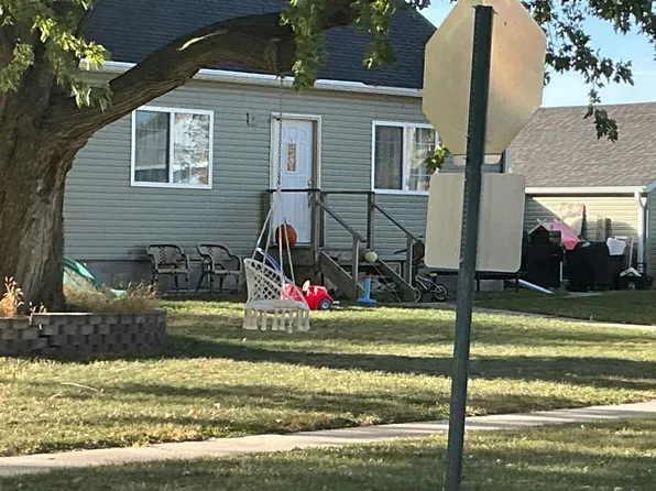 452 5th St, Hampton, NE 68843