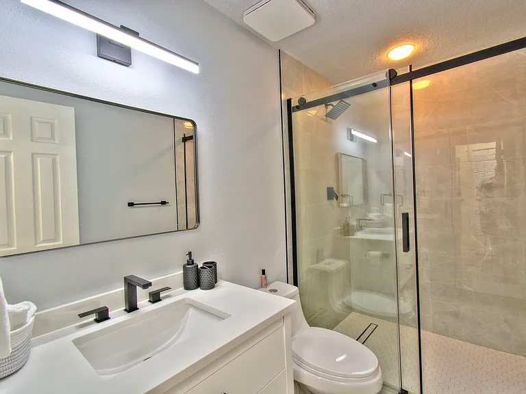 60 Emerald Woods Dr #B7 — Photo 22