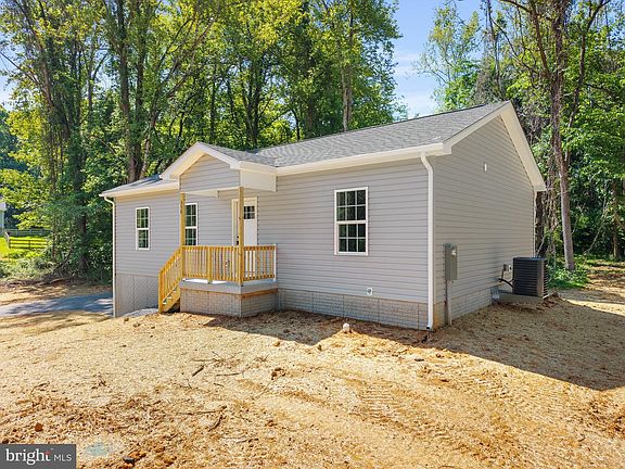 2nd image of 424 Stone Ridge Rd