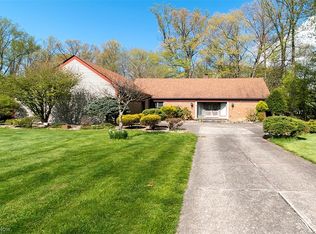 8061 Tanager Oval, Brecksville, OH