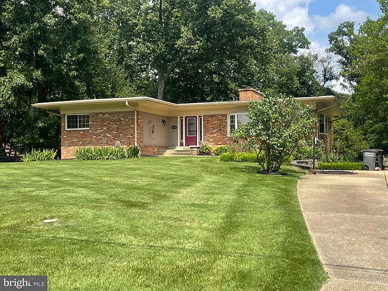 3909 Pineland St — Photo 2
