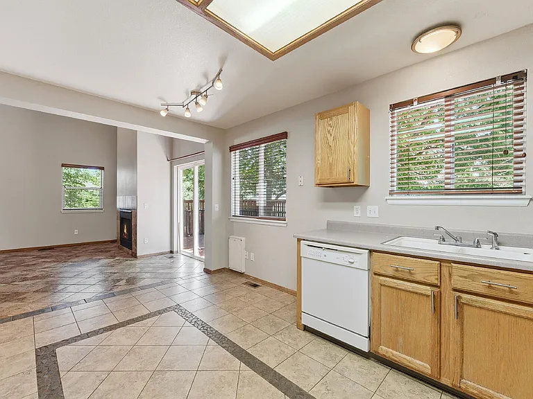 17624 Peyton Dr — Photo 14