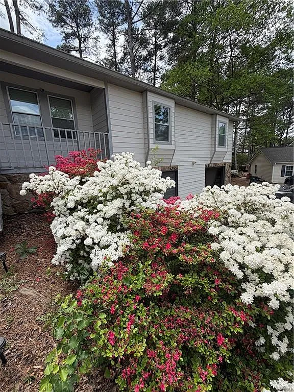 3 bed, 2.0 bath, 1416 sqft, $2,700 — Photo 2