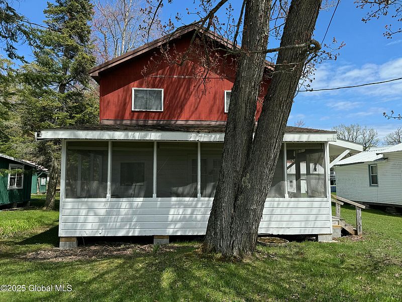 3rd image of 113 Forest Avenue