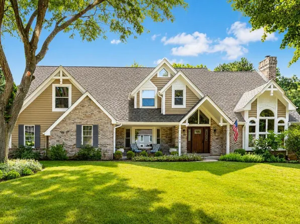 1340 Barrington Woods DRIVE, Brookfield, WI 53045